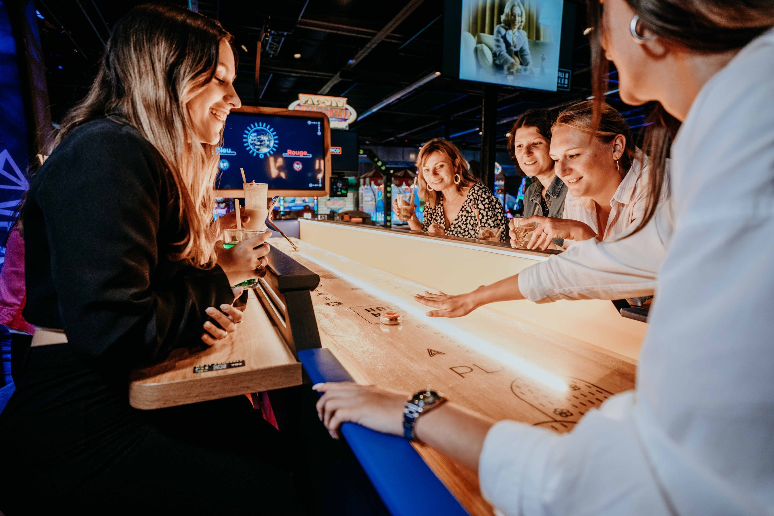 Shuffle board